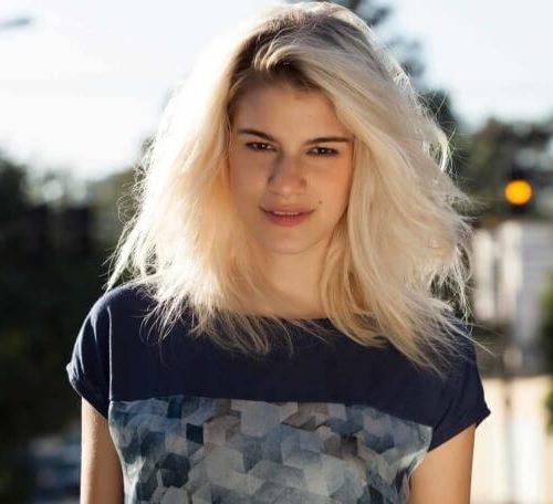 Type Of Blonde Hair With Dark Roots.
