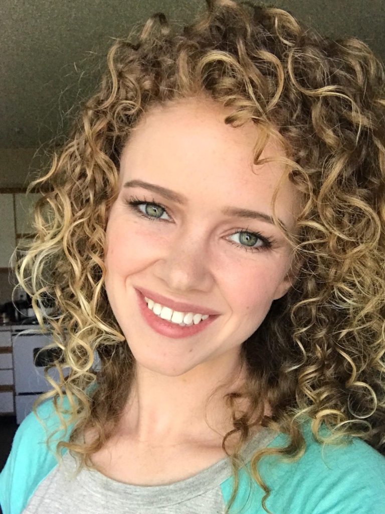 How To Style Naturally Curly Hair White Girl - Curly Hair Style